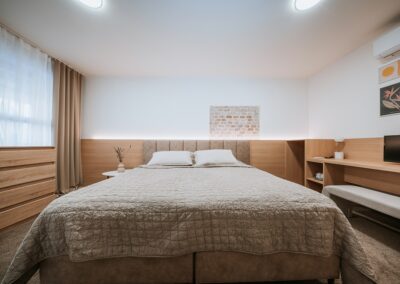 Detailný záber na poholdné postele v Apartmánoch Lux.
